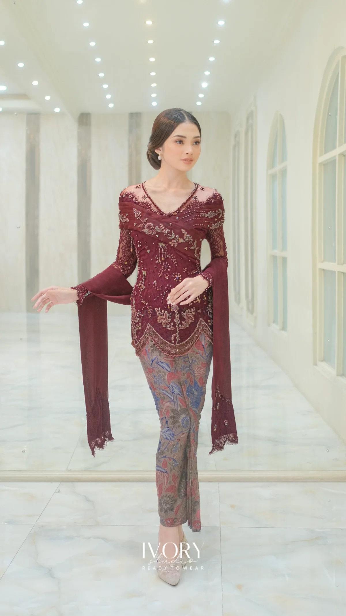 [Ready Stock] Jivva | Gayatri Tulip Kebaya with Detachable Bishop Sleeves in Burgundy