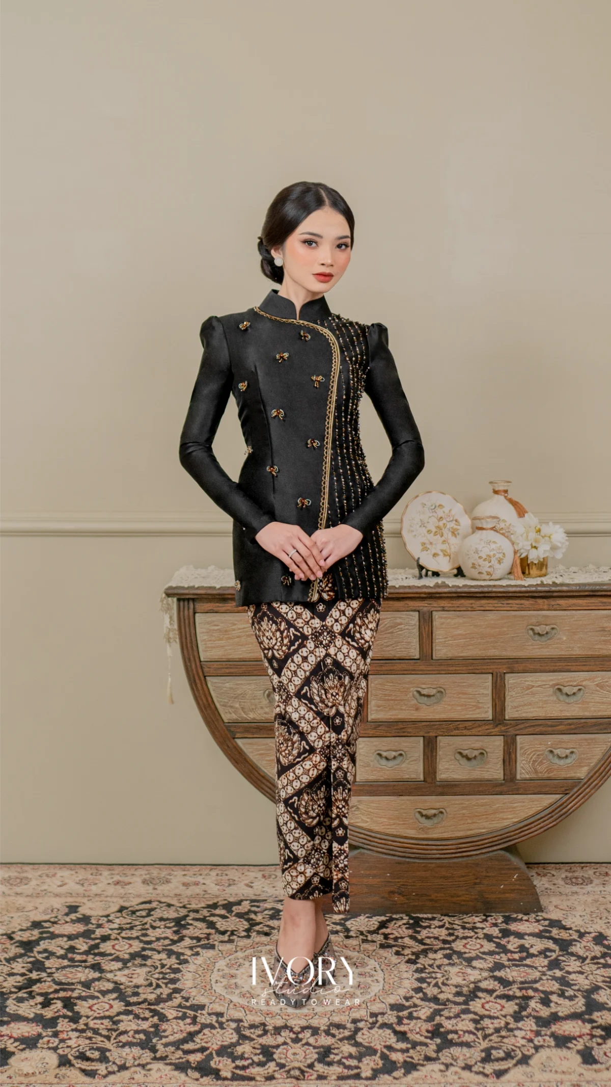 Through the Ages | Kenes Kebaya Janggan Black