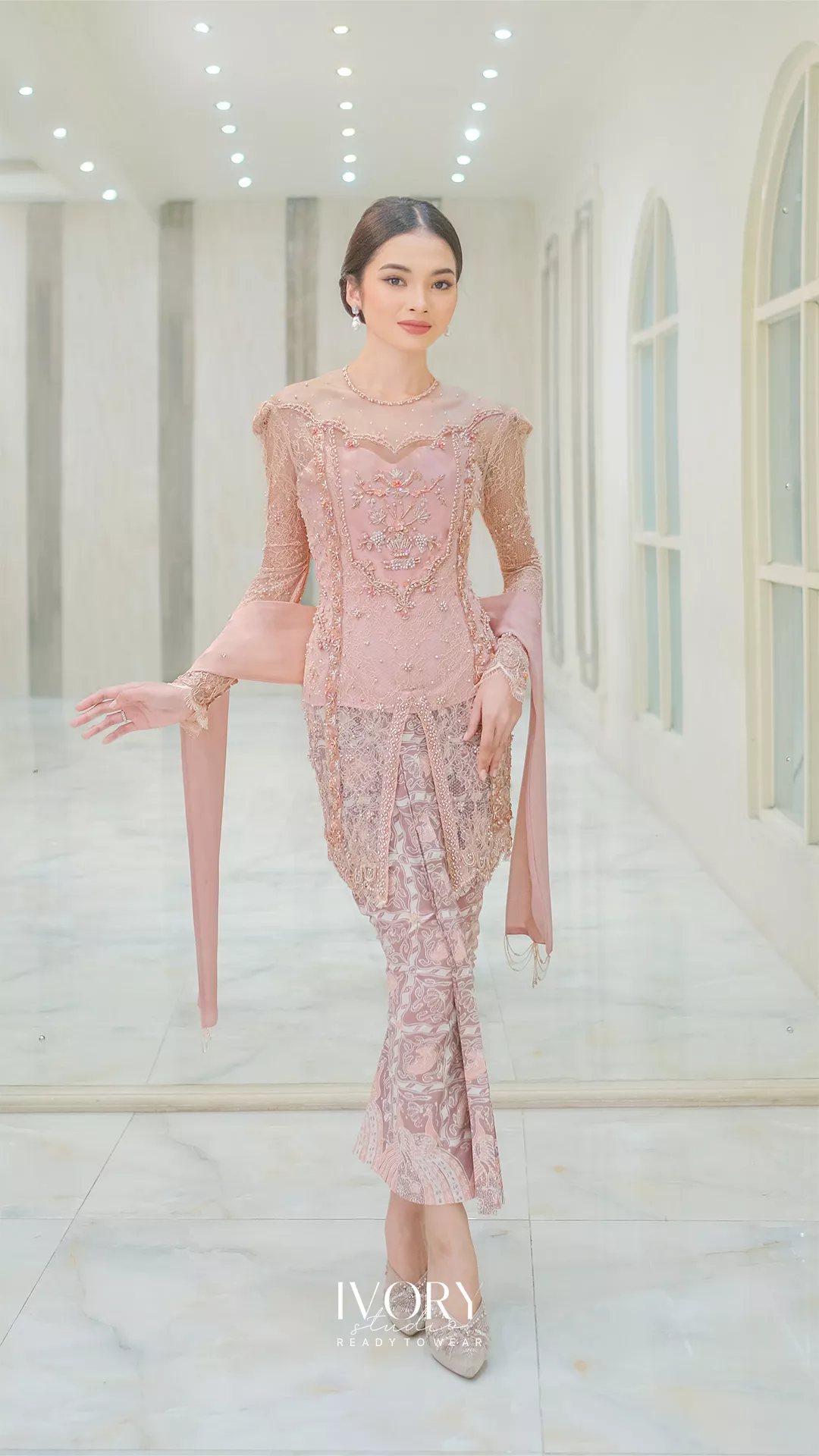 Eterna Bloomy Floral Kebaya in Rosegold