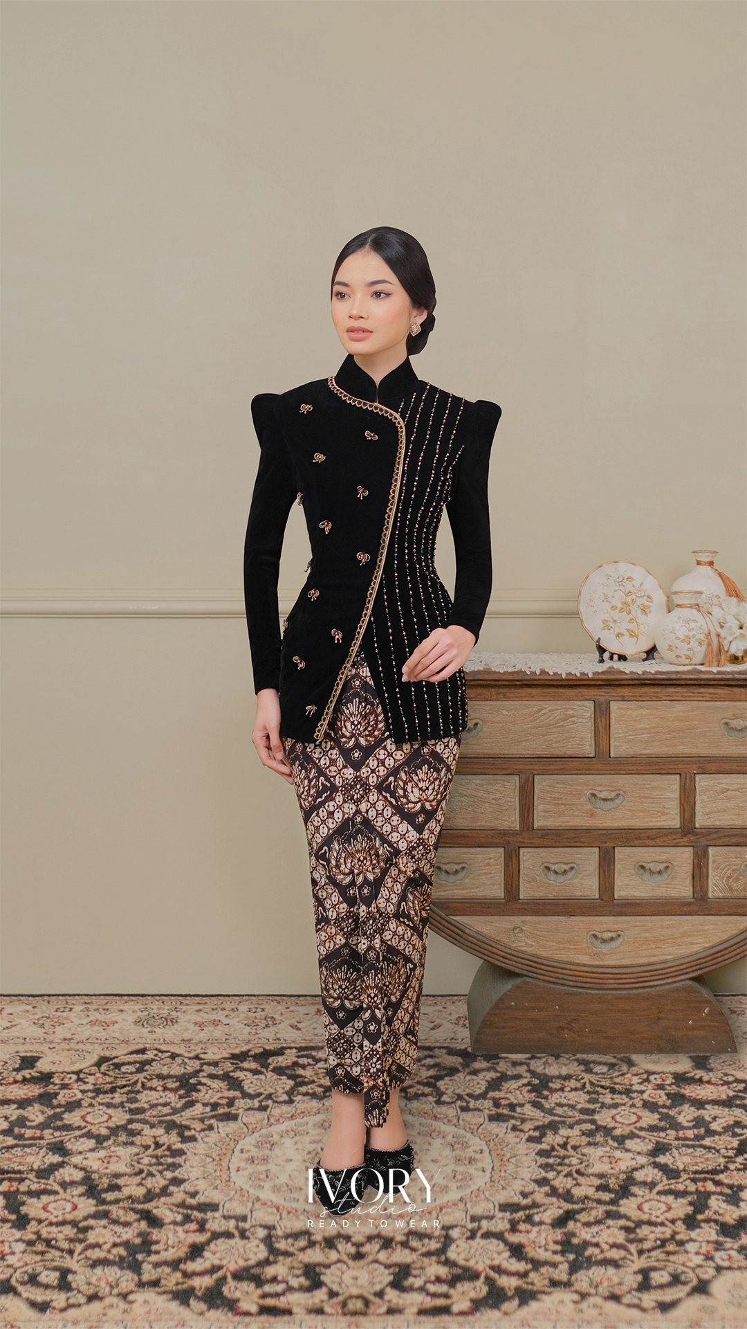 [Ready Stock] Through the Ages | Kenes Kebaya Janggan Velvet Black