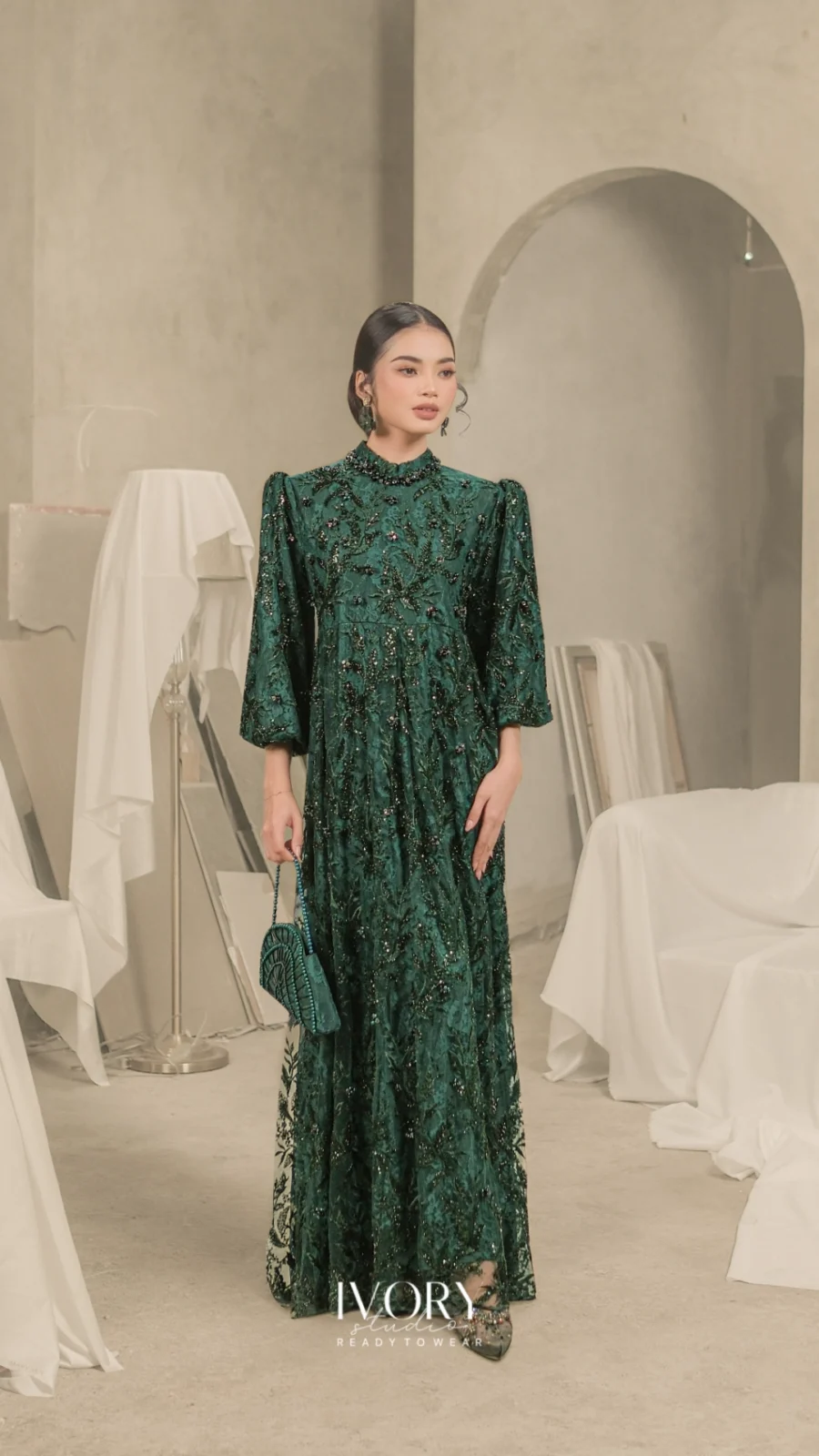 Prasatti | Autumn Prelude Dress in Emerald Green
