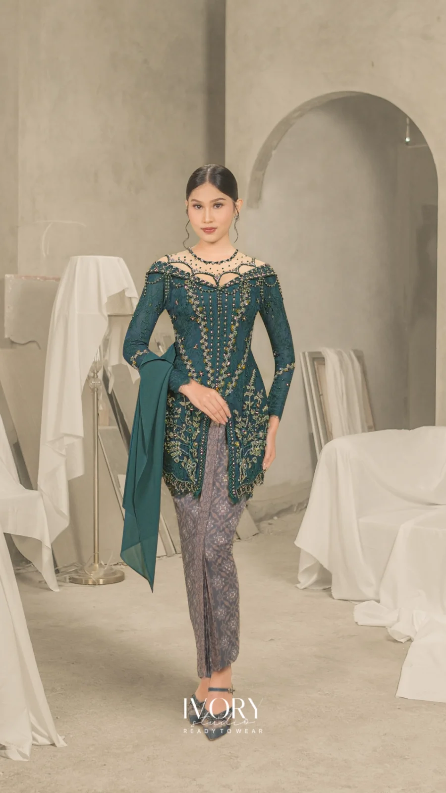 Awani | Lush Flowery Off-Shoulder Kebaya with Chandelier Pendant in Tosca