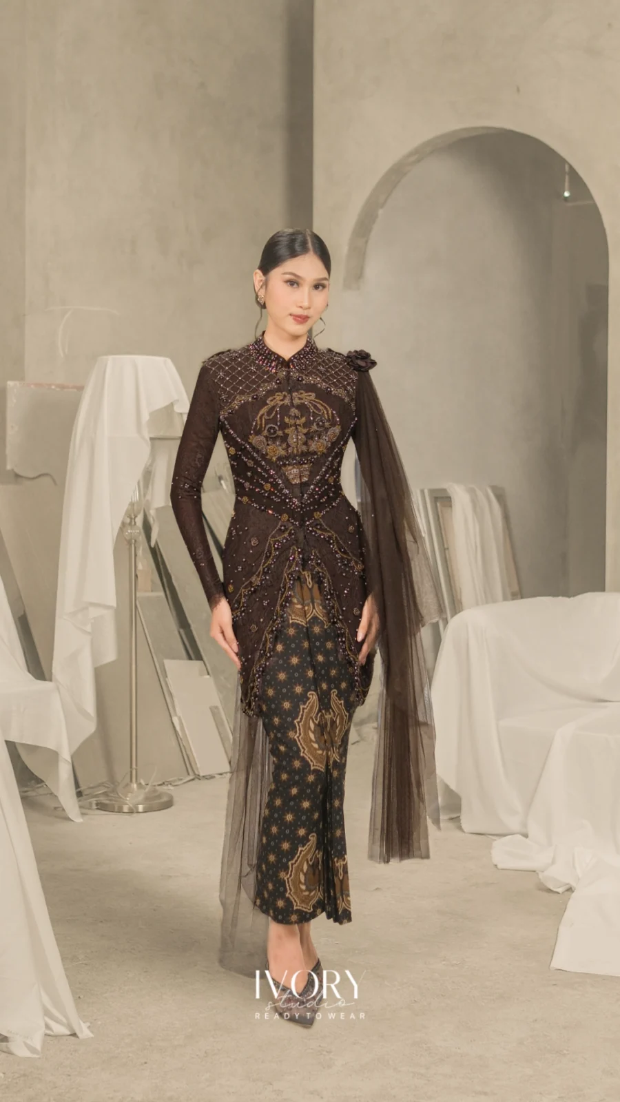 Coffee Bean Flower Basket Kebaya with Contoured Waist Embroidery