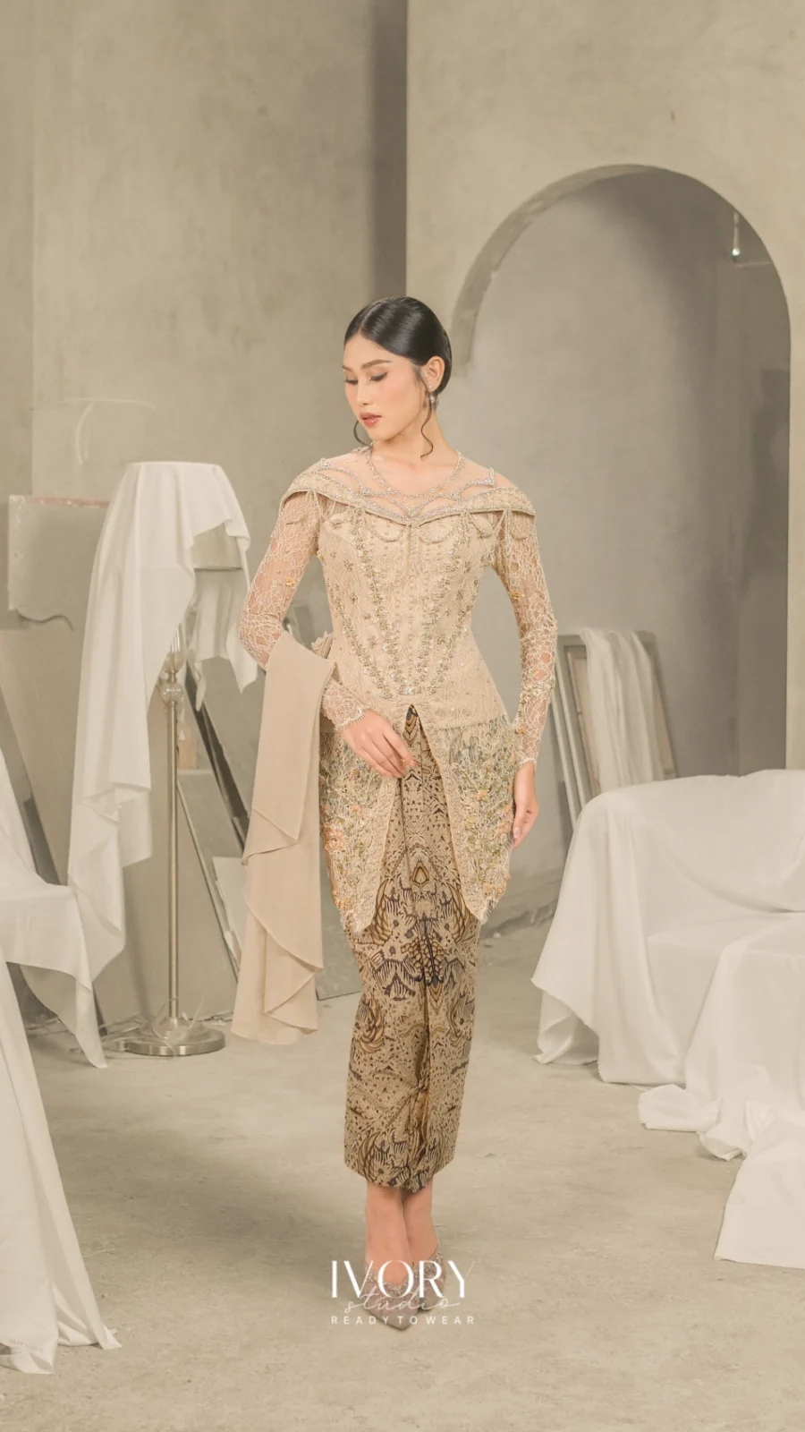 Awani | Lush Flowery Off-Shoulder Kebaya with Chandelier Pendant in Beige