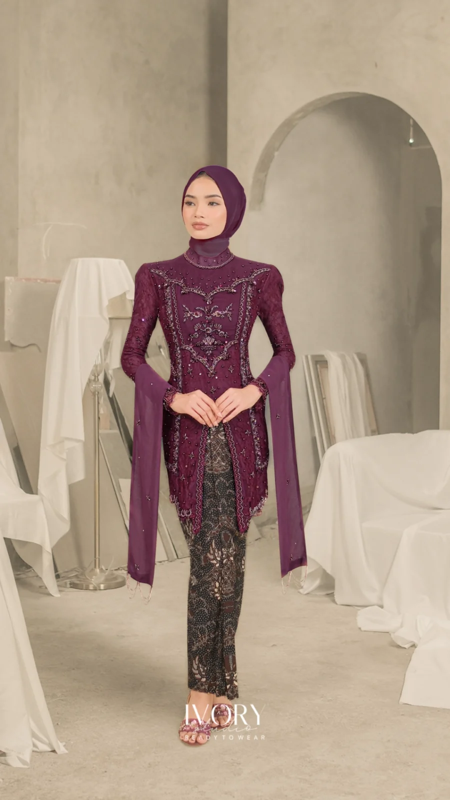 Eterna Bloomy Floral Kebaya in Plum
