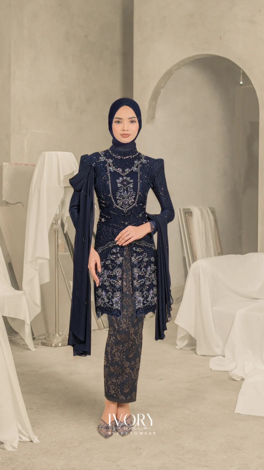 Hum of Hearts | Roseate Palmyra Crown Kebaya in Navy