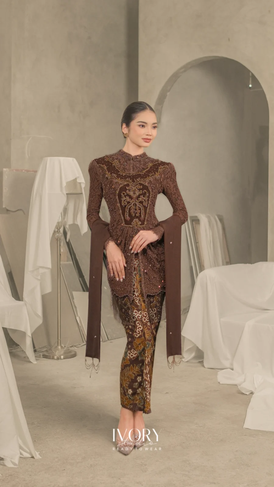 Tango Palazzo Garden Kebaya in Coffee Bean