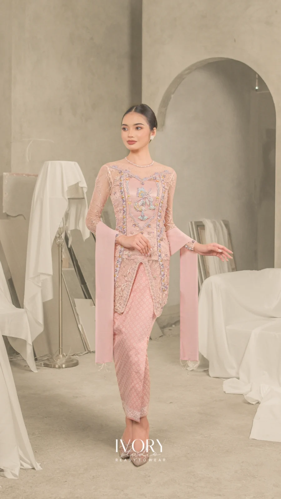 Eterna Bloomy Floral Kebaya in Powder Pink