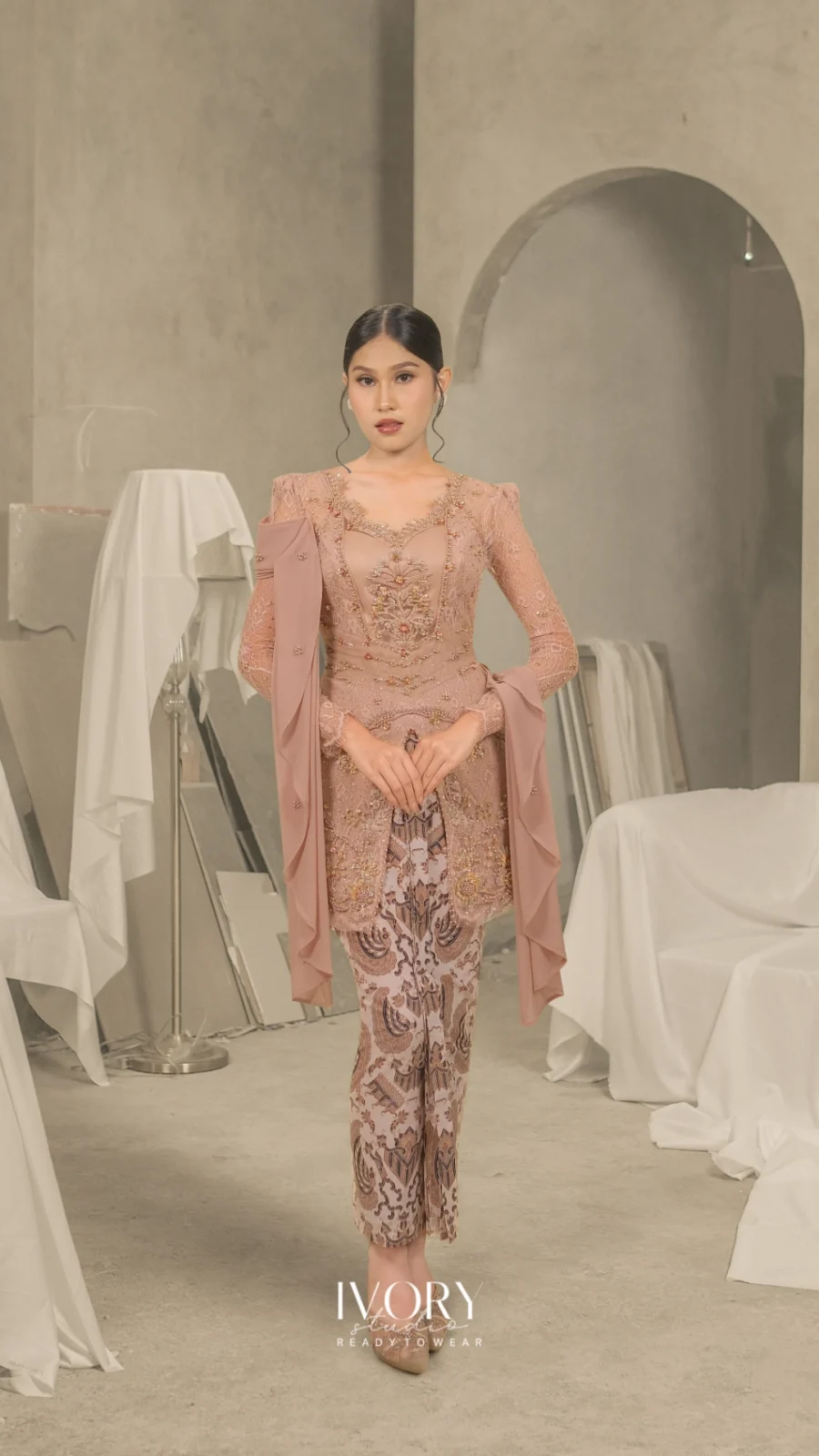 Hum of Hearts | Roseate Palmyra Crown Kebaya in Mocca