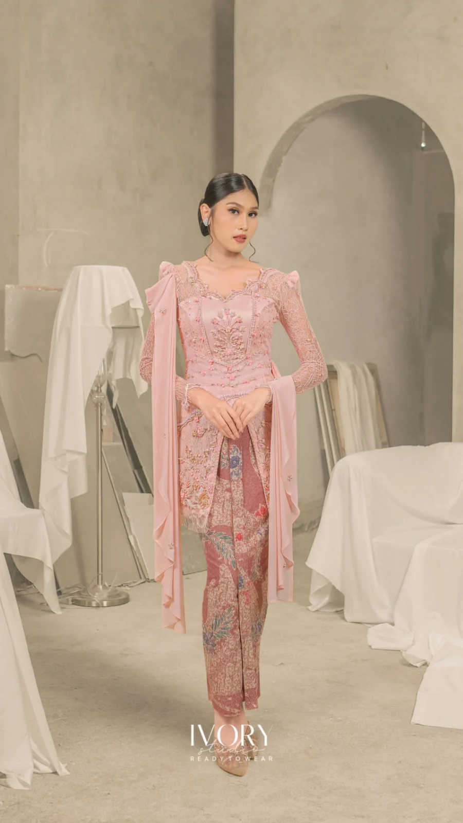 Hum of Hearts | Roseate Palmyra Crown Kebaya in Rosegold