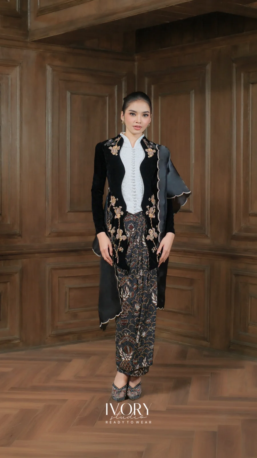 Make Classic Great Again | Bintan Moontide Grace Velvet Kebaya in Black-White