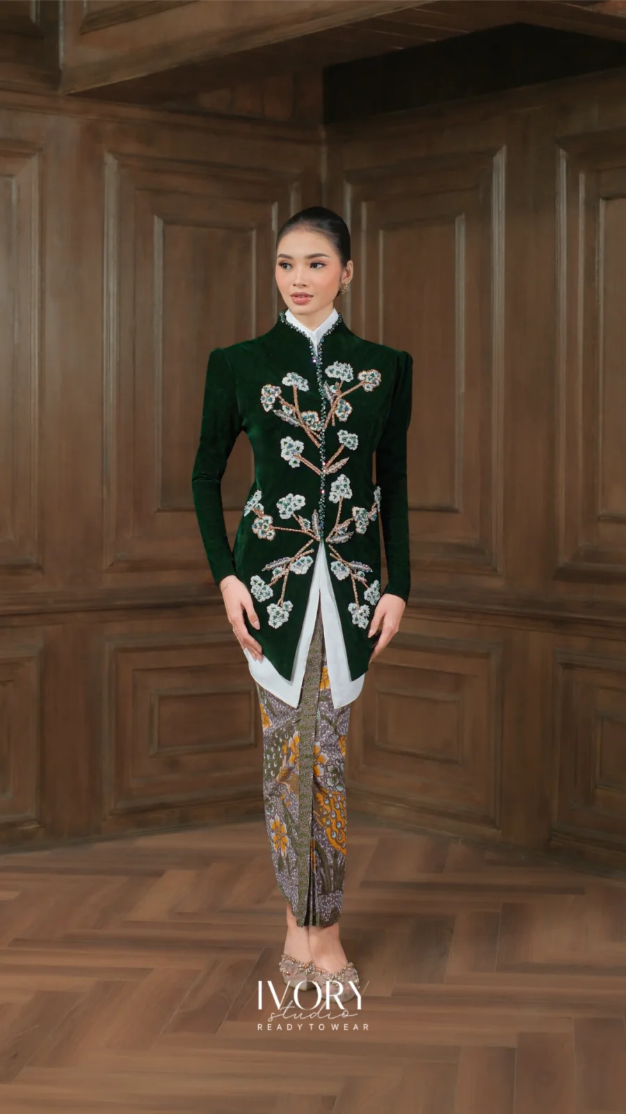 Make Classic Great Again | Giri Cotton Fluff Velvet Kebaya in Emerald Green
