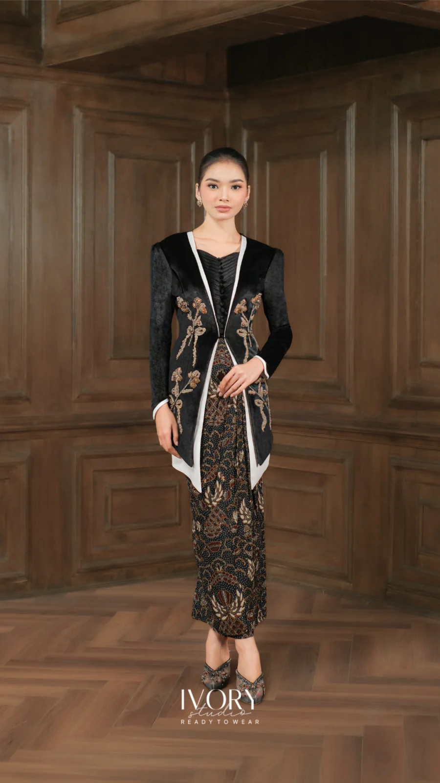 [Ready Stock] Make Classic Great Again | Seruni Cloudlet on the Wave Kutubaru Kebaya in Black