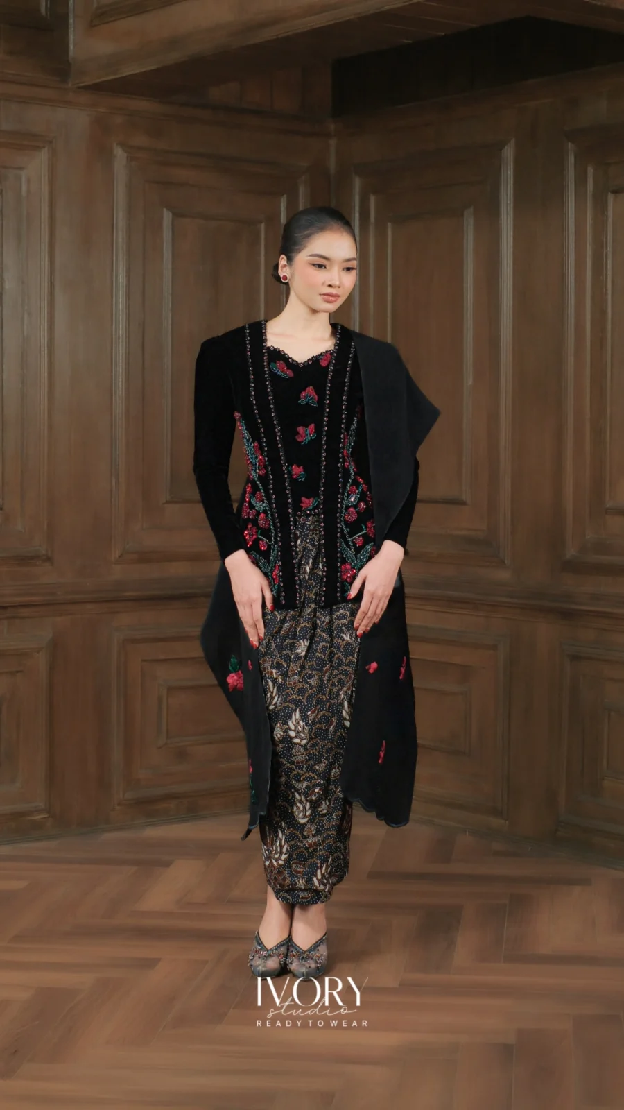 Make Classic Great Again | Serayu Roseveil Velvet Kutubaru Kebaya in Black