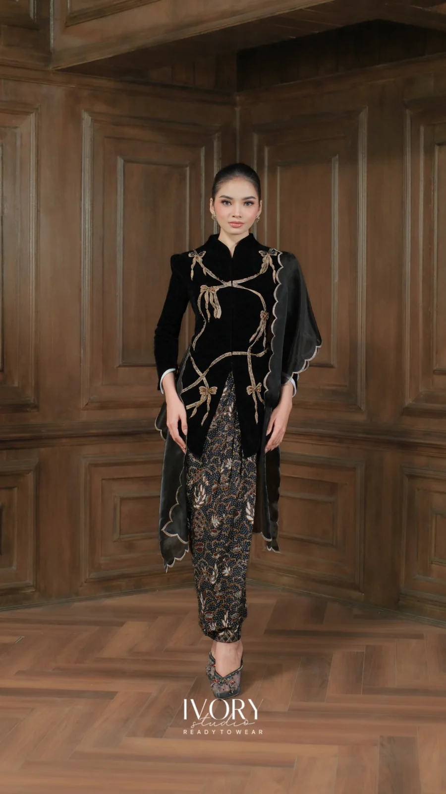 Make Classic Great Again | Nawang Wanderbow Velvet Kebaya in Black