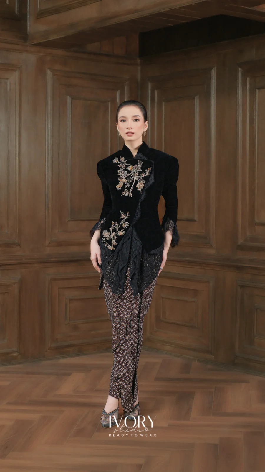 Make Classic Great Again | Pesagi Feather Timber Janggan Kebaya in Black