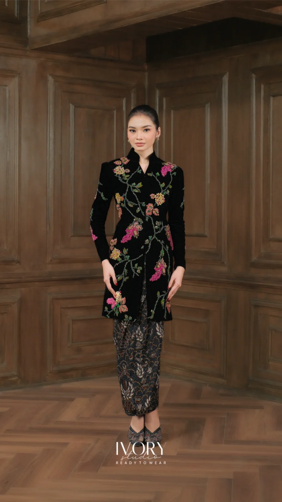 Make Classic Great Again | Semeru Treasury Kebaya in Multicolor Black