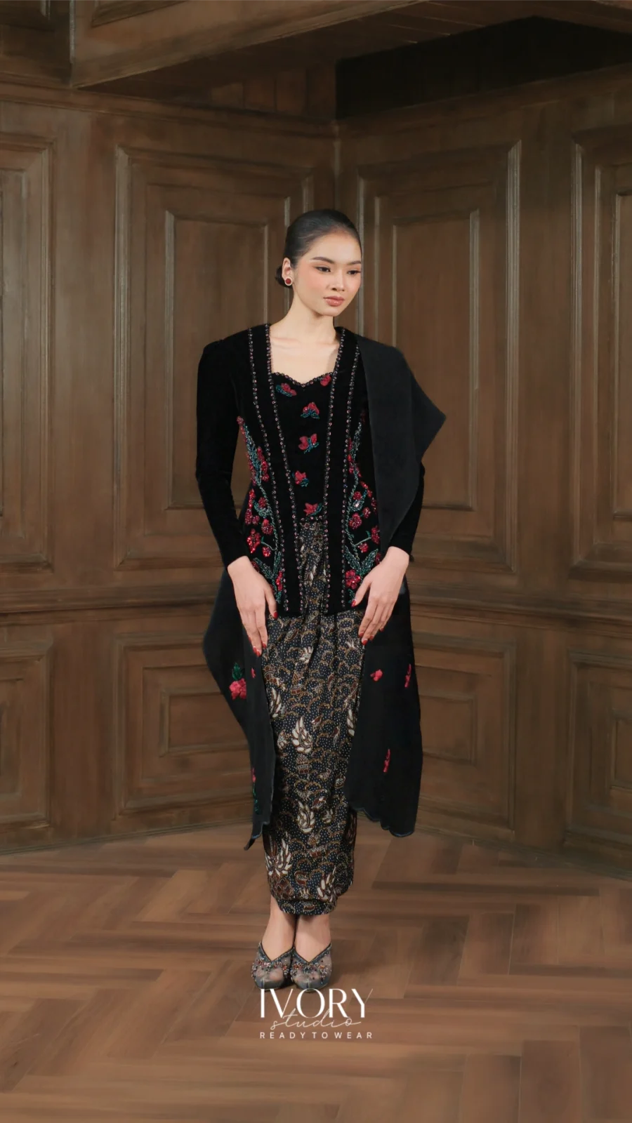 Make Classic Great Again | Serayu Roseveil Velvet Kutubaru Kebaya in Black