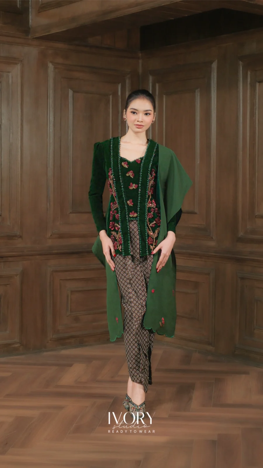 Make Classic Great Again | Serayu Roseveil Velvet Kutubaru Kebaya in Emerald Green