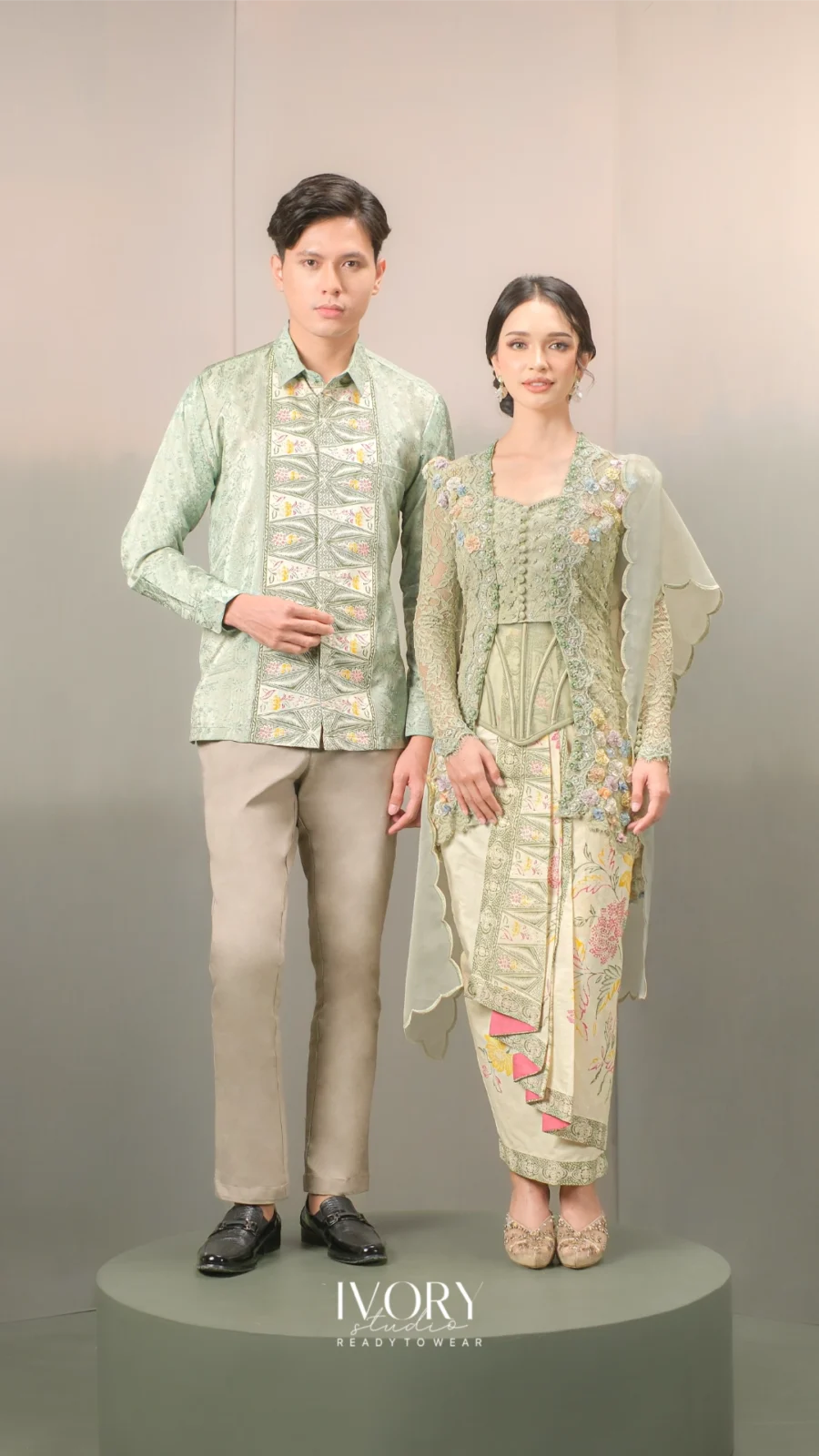 Anyaman Hikayat | Kisah Bawang Merah & Bawang Putih Kebaya in Sage Couple Look