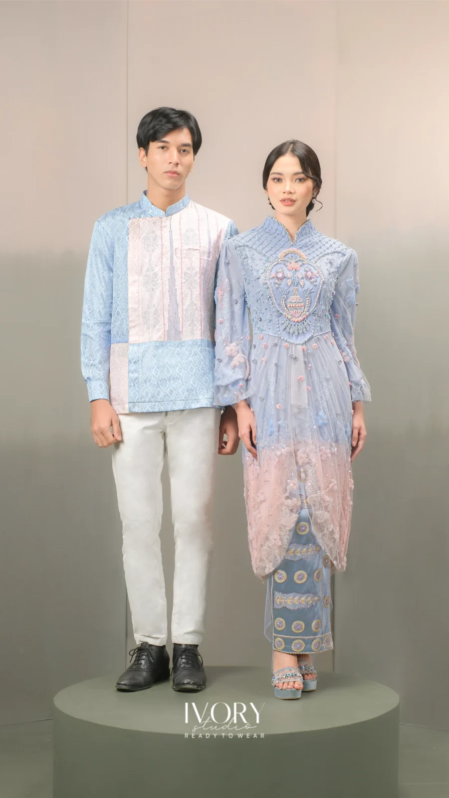 Anyaman Hikayat | Kisah Samba Paria Kebaya in Periwinkle on Powder Pink Couple Look