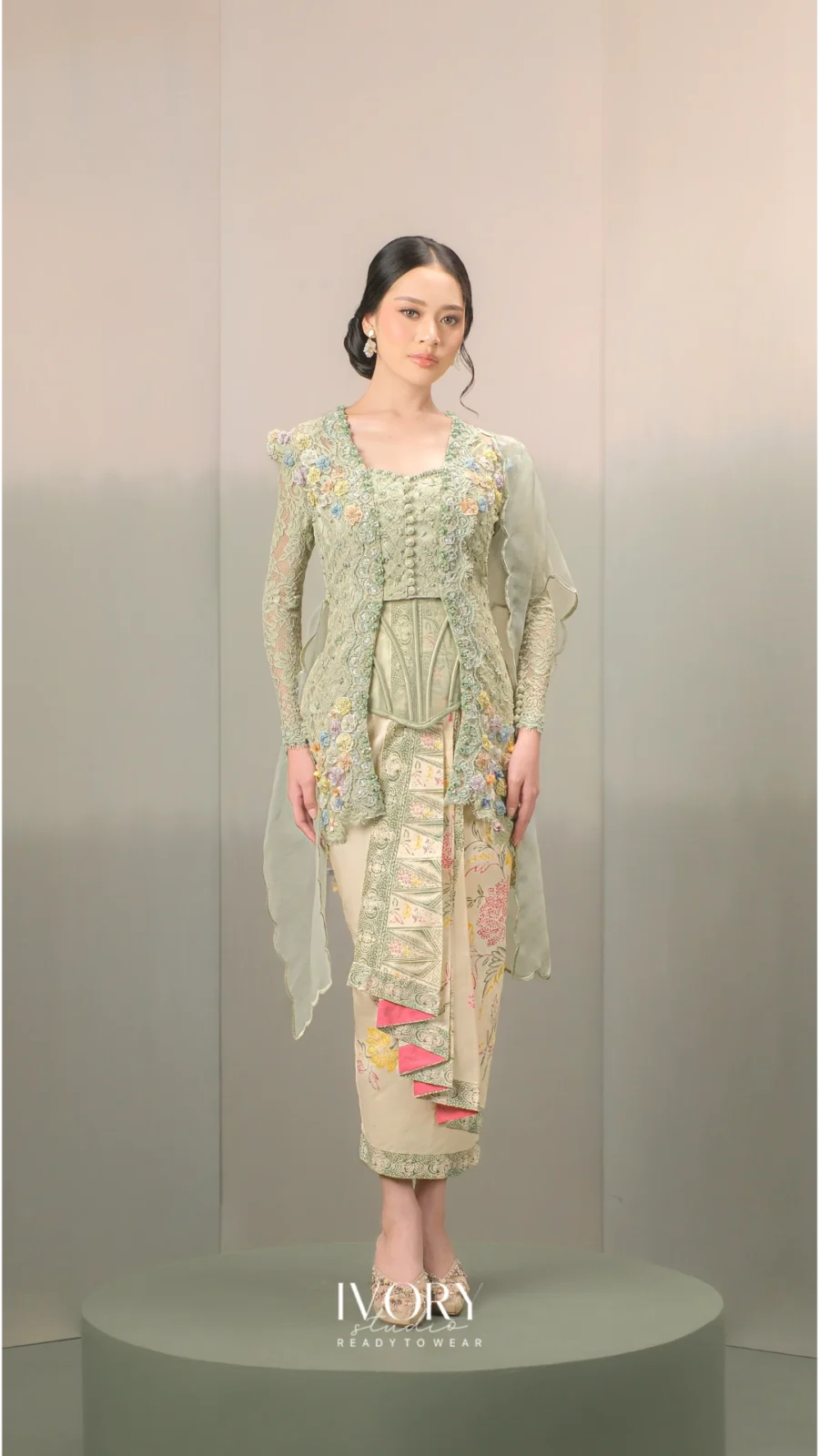 Anyaman Hikayat | Kisah Bawang Merah & Bawang Putih Kebaya in Sage