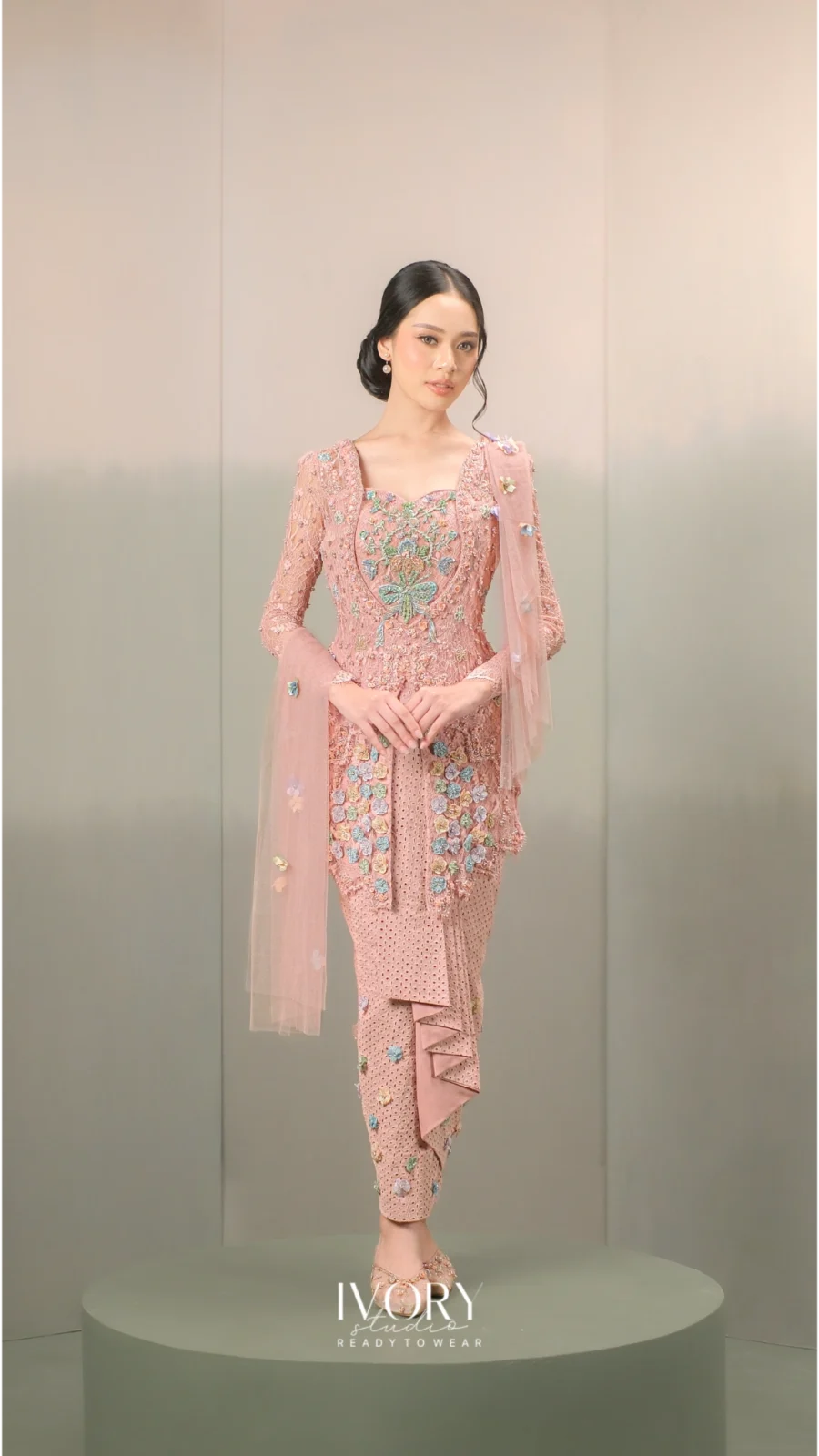 Anyaman Hikayat | Kisah Keong Mas in Dusty Pink