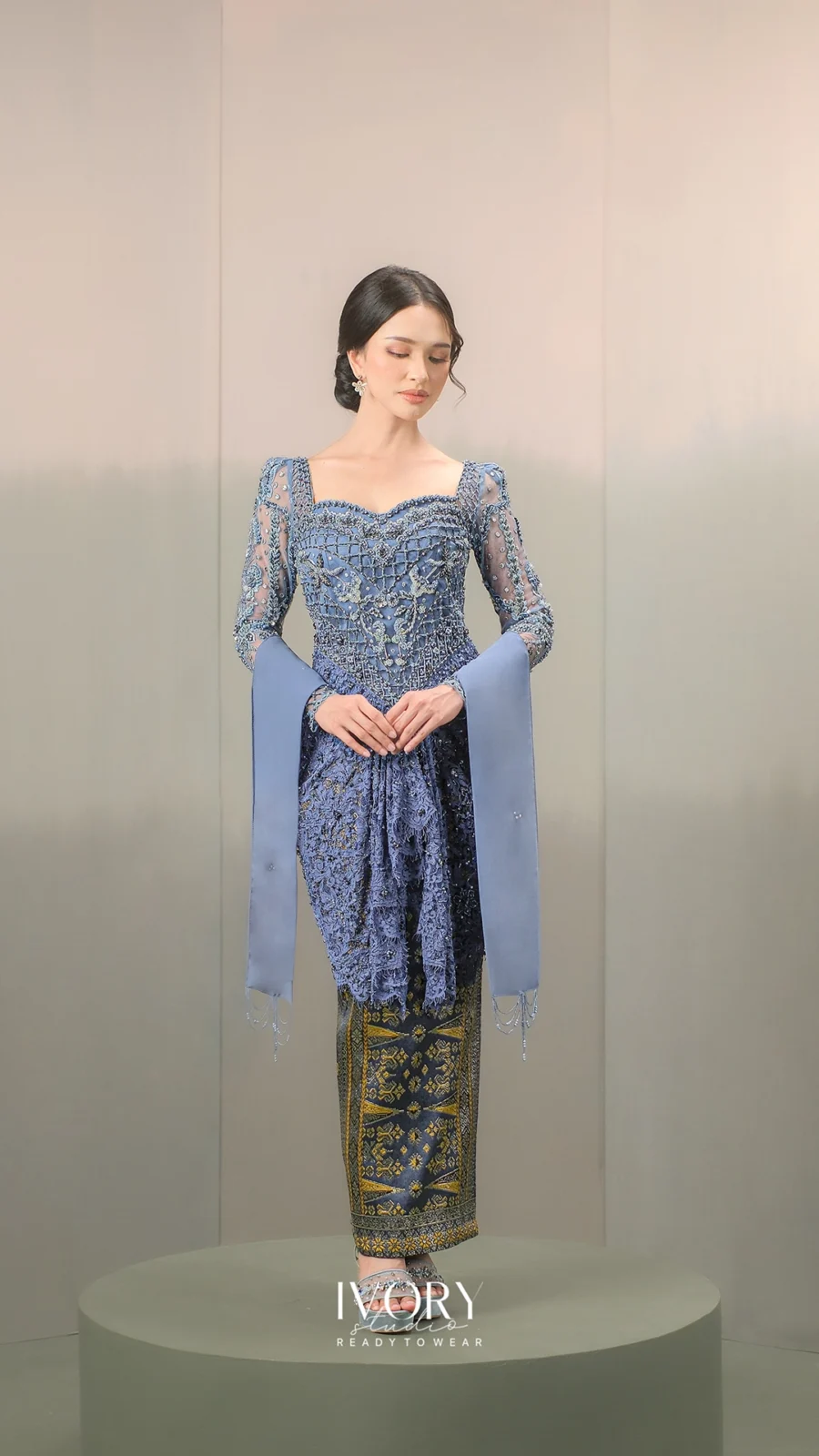 Anyaman Hikayat | Kisah Raja Gagak & Putri Napal Melintang Kebaya in Cerulean Blue