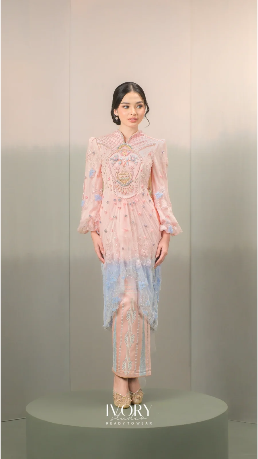 Anyaman Hikayat | Kisah Samba Paria Kebaya in Powder Pink on Periwinkle