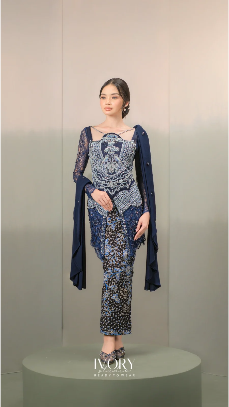 Anyaman Hikayat | Kisah Tangkuban Perahu Kebaya in Navy