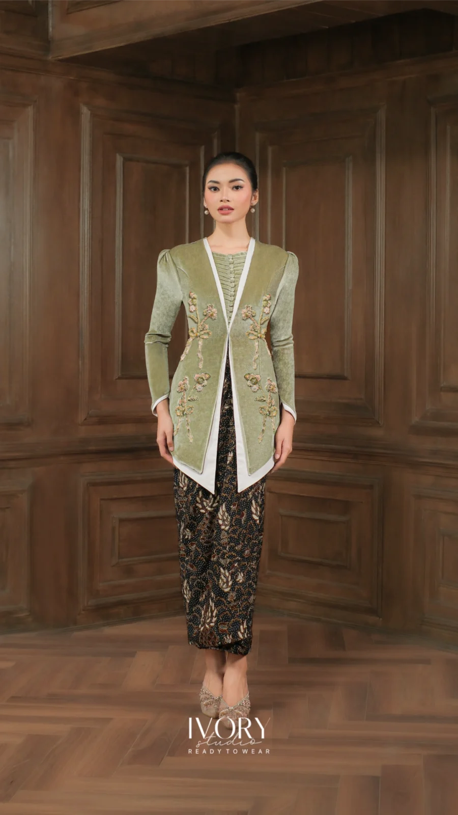 Make Classic Great Again | Seruni Cloudlet on the Wave Kutubaru Kebaya in Taupe