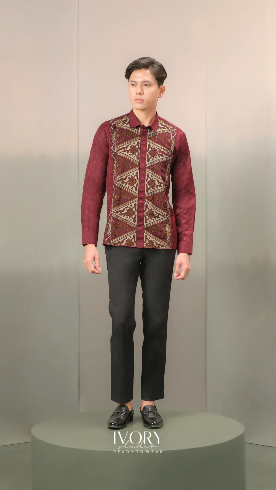Anyaman Hikayat | Kisah Bawang Merah & Bawang Putih Shirt in Burgundy