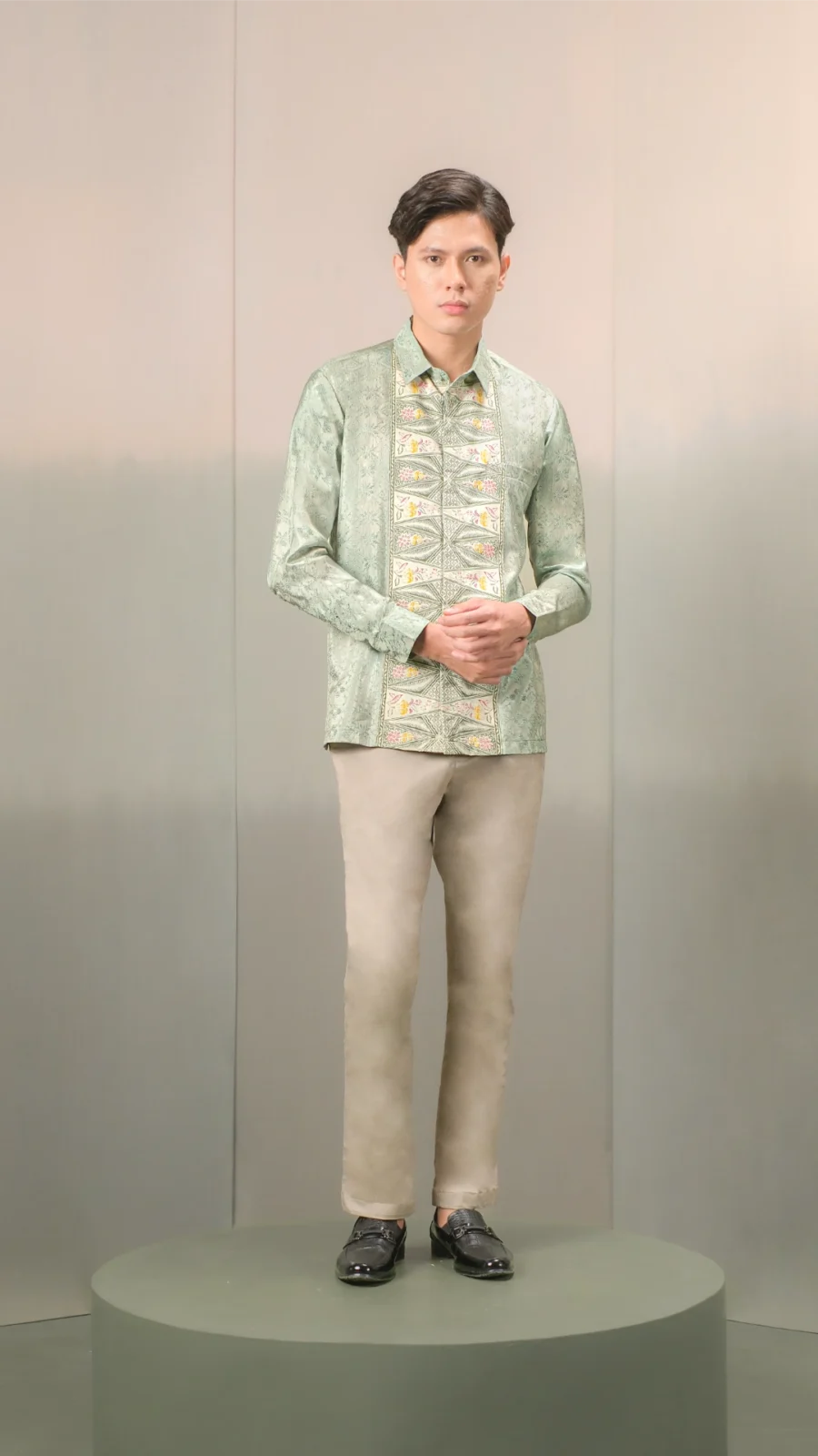 Anyaman Hikayat | Kisah Bawang Merah & Bawang Putih Shirt in Sage