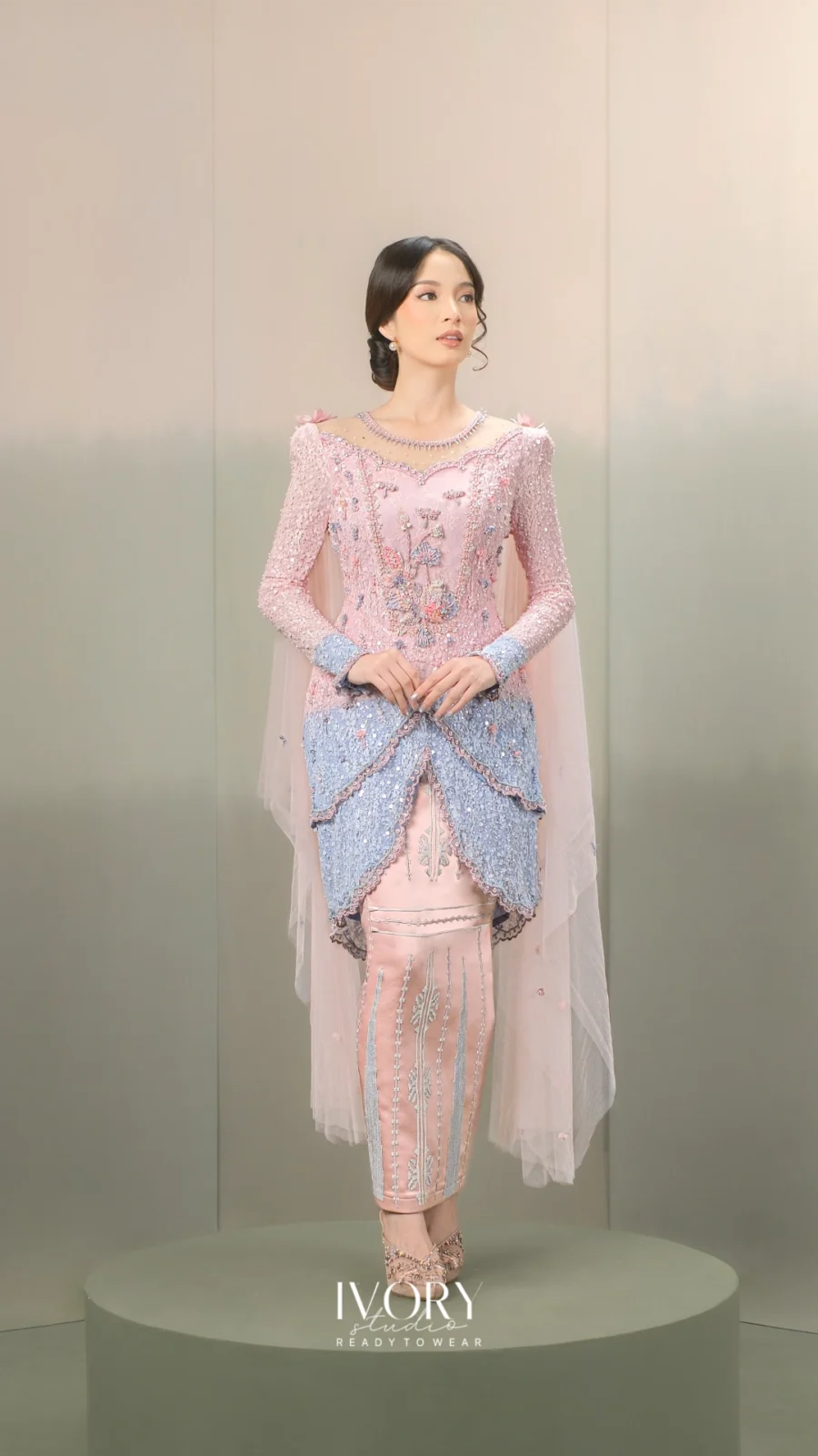 Anyaman Hikayat | Kisah Dua Putri & Raja Ular Kebaya in Powder Pink on Periwinkle