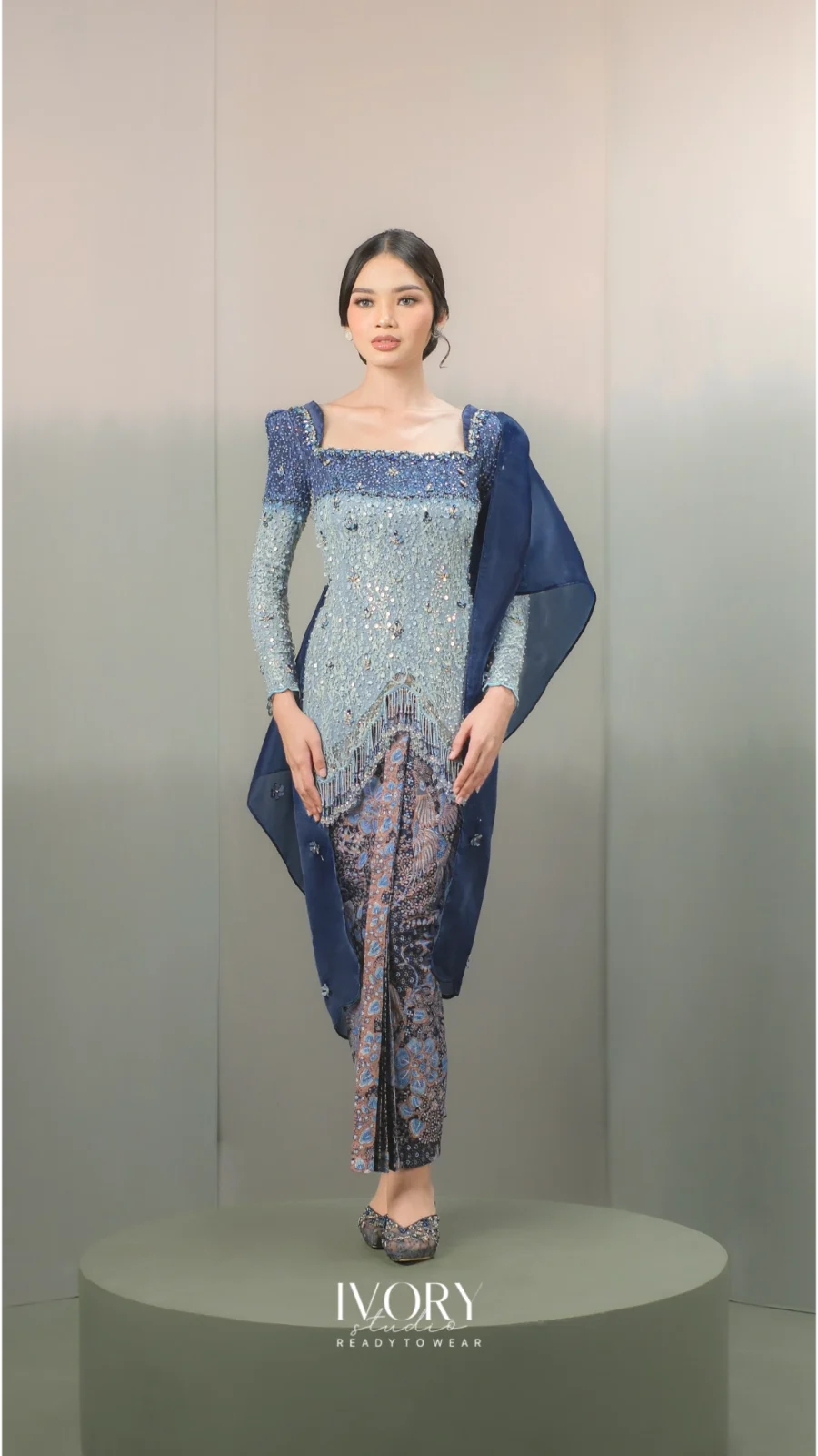 Anyaman Hikayat | Kisah Putri Kembang Dadar Kebaya in Navy on Ice Blue