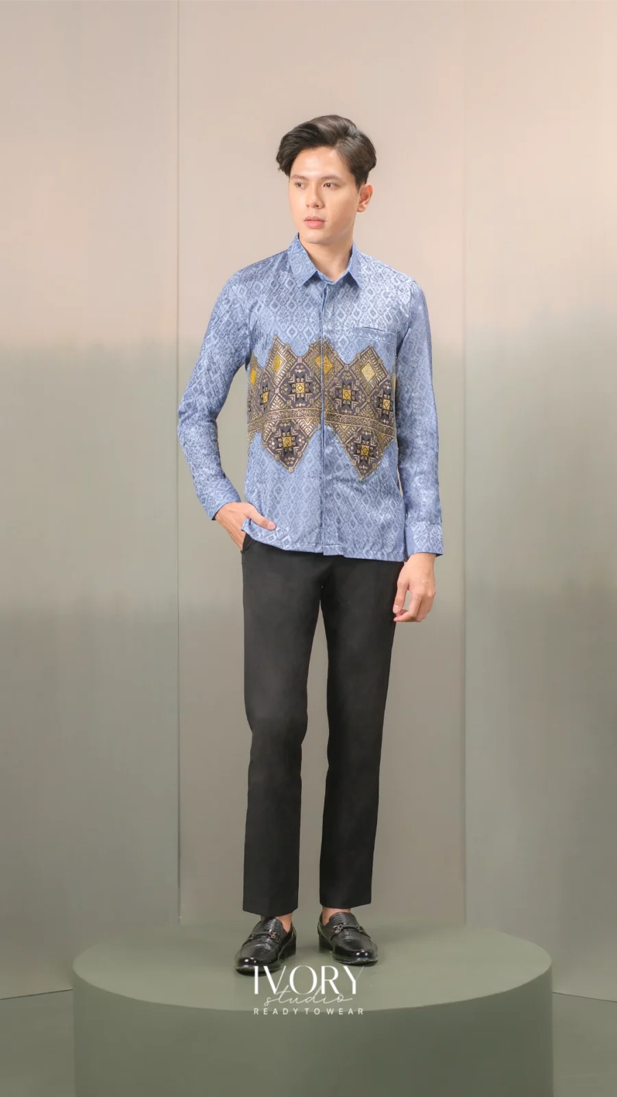 Anyaman Hikayat | Kisah Raja Gagak & Putri Napal Melintang Shirt in Cerulean Blue