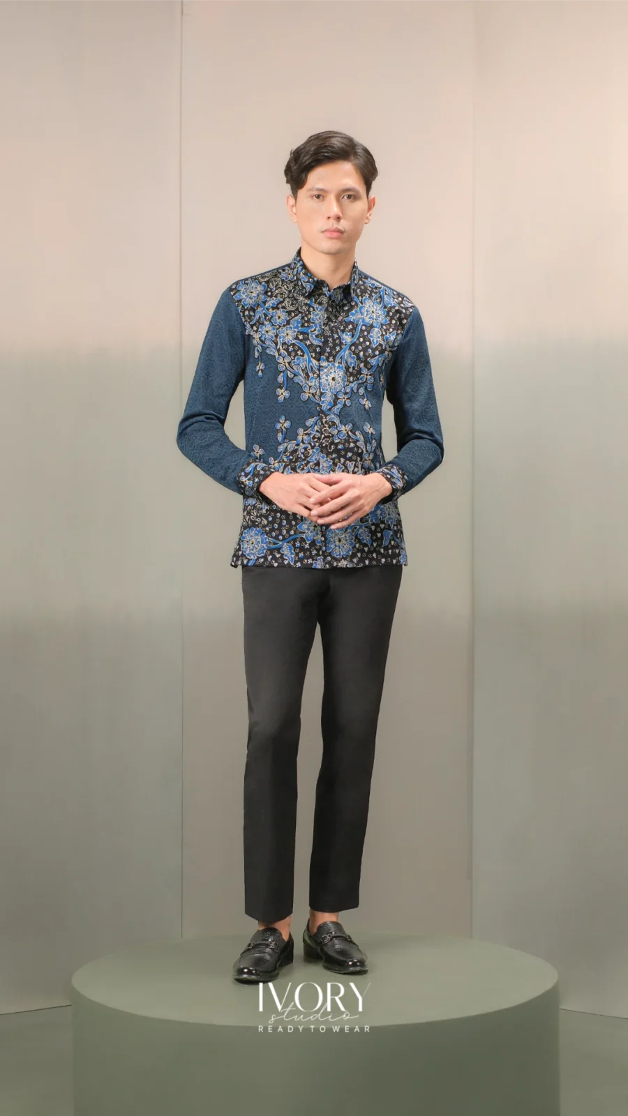 Anyaman Hikayat | Kisah Tangkuban Perahu Shirt in Navy