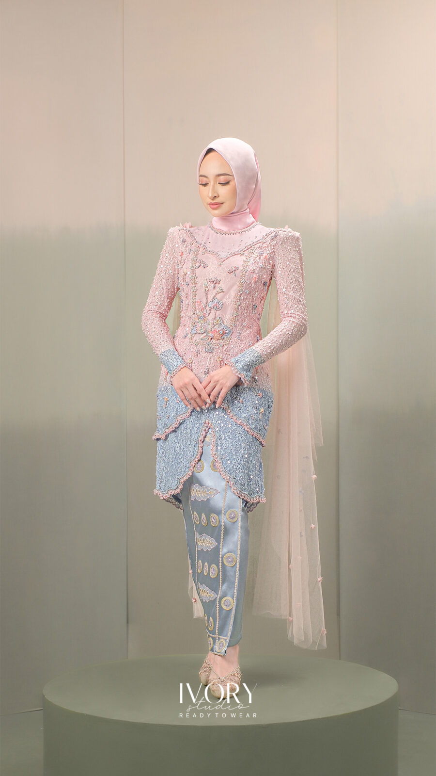 Anyaman Hikayat | Kisah Dua Putri & Raja Ular Kebaya in Powder Pink on Periwinkle
