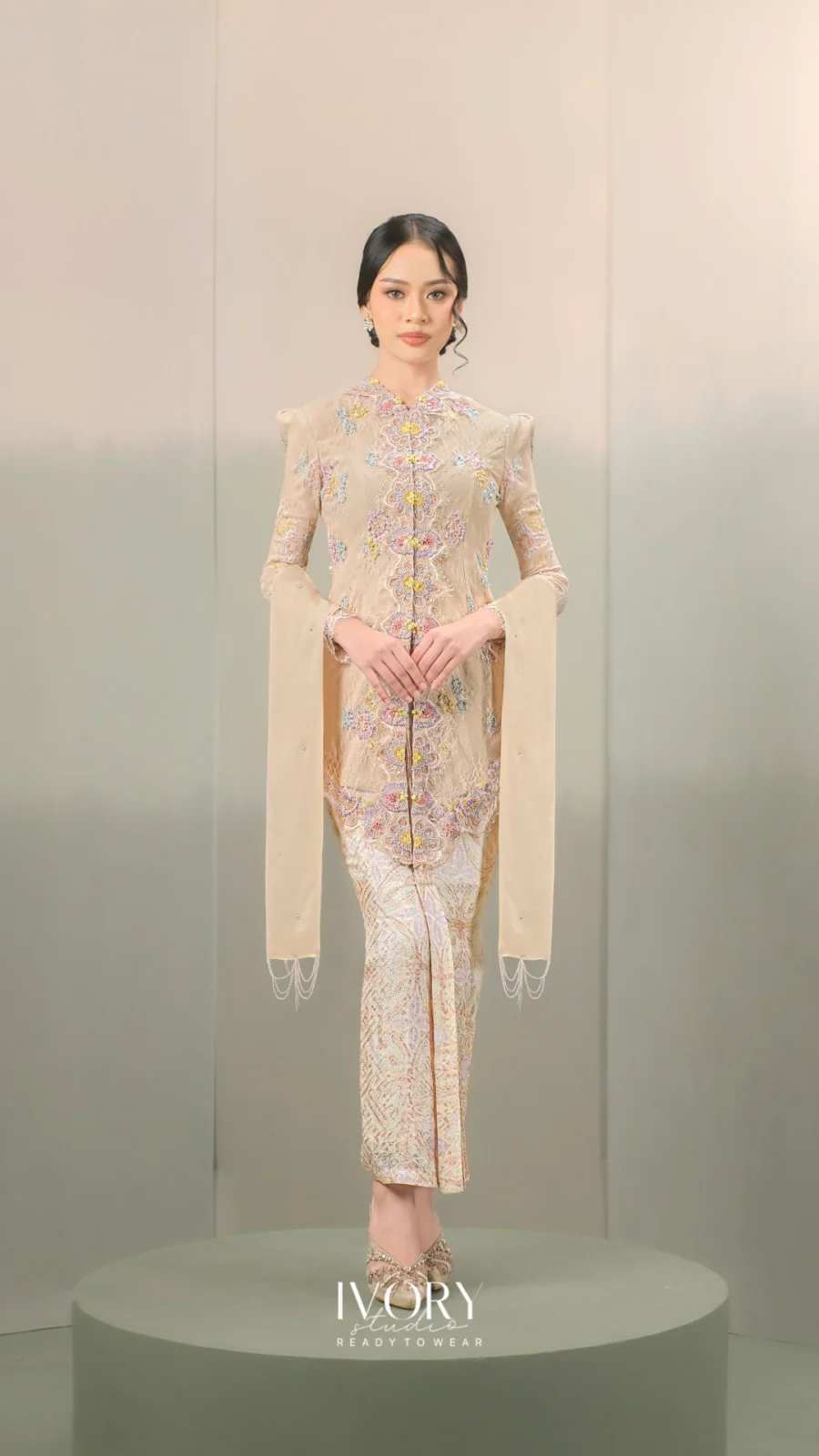 Anyaman Hikayat | Kisah Ken Arok dan Ken Dedes Kebaya in Beige