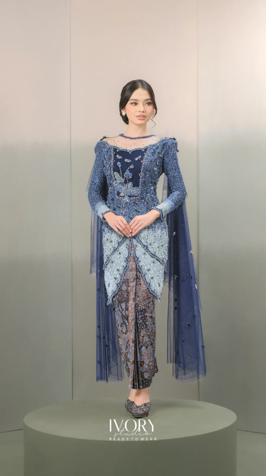 Anyaman Hikayat | Kisah Dua Putri & Raja Ular Kebaya in Navy on Ice Blue